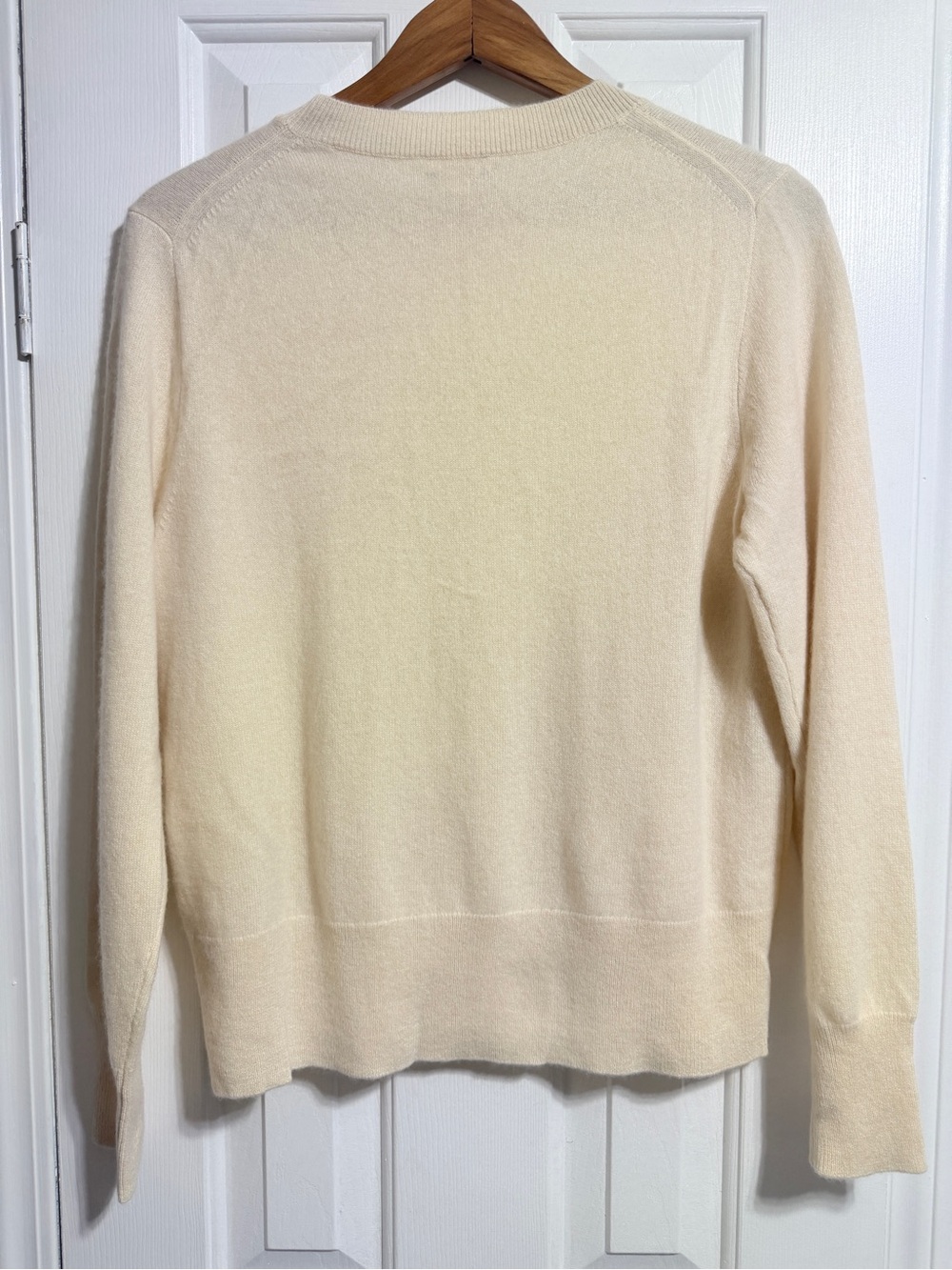J.Crew 100% Cashmere classic-fit crewneck cream off-white sweater size large - Picture 4 of 7